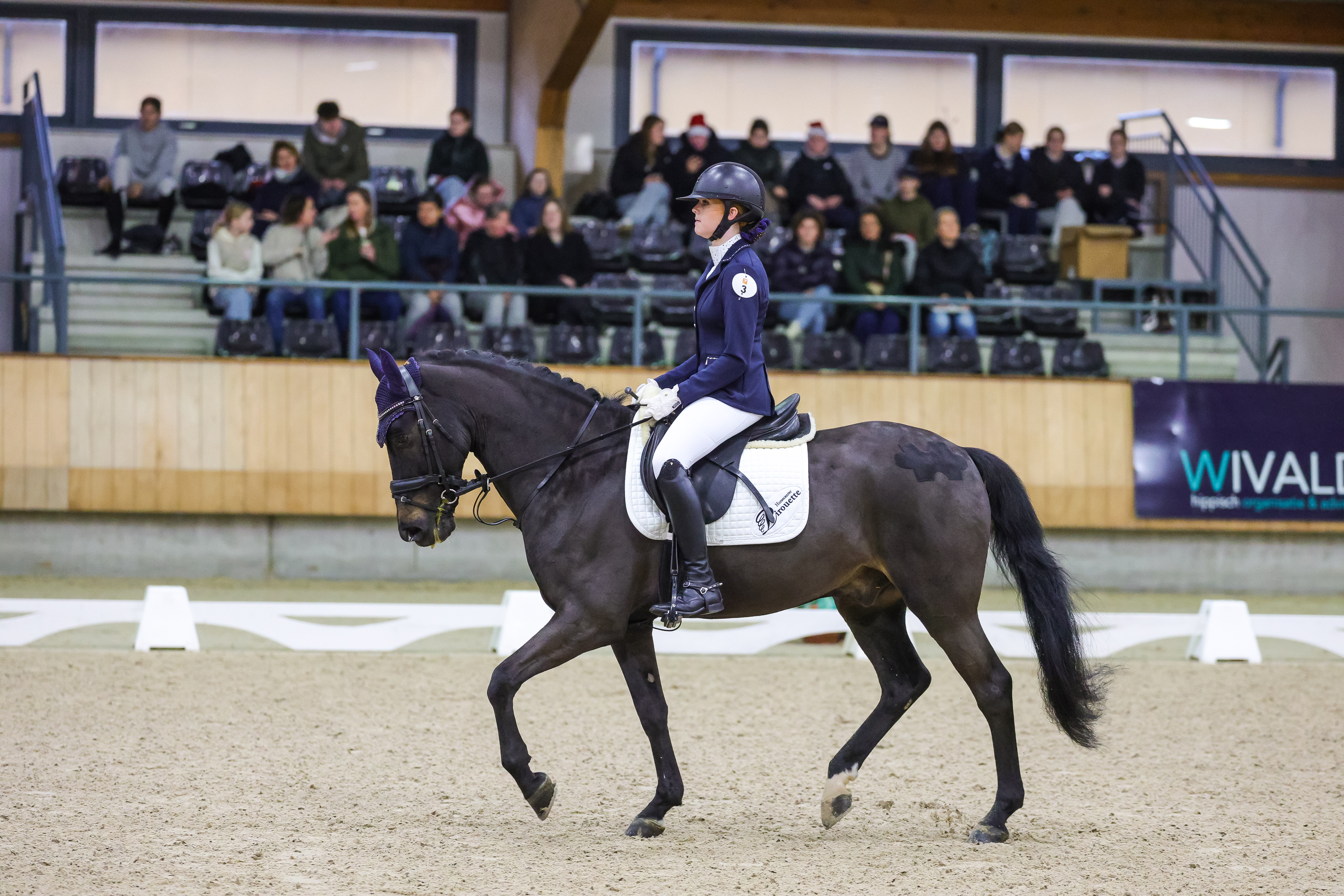 kim emmen en imagine in de landing van een sprong tijdens de olympische spelen