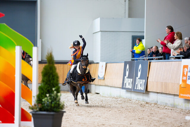 ponyamazone meldt zich bij de jury