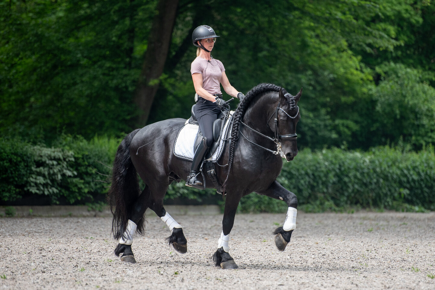 isabelle heeft hummer goed aan het lopen met een fijne aanleuning