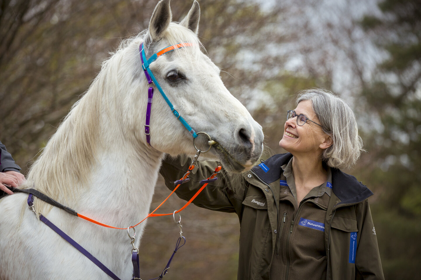 communicatie boswachter susanne blommaert aait bliksem op de hals