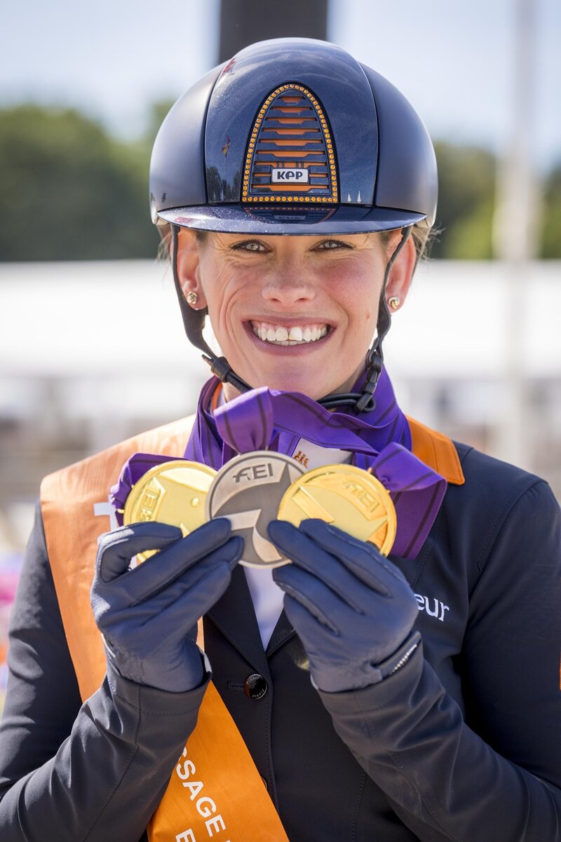 het vuistje omhoog bij maikel van der vleuten na een foutloze ronde van hem en beauville in de finale
